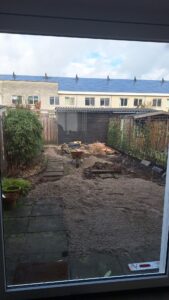 Tuin de leeg gemaakt is