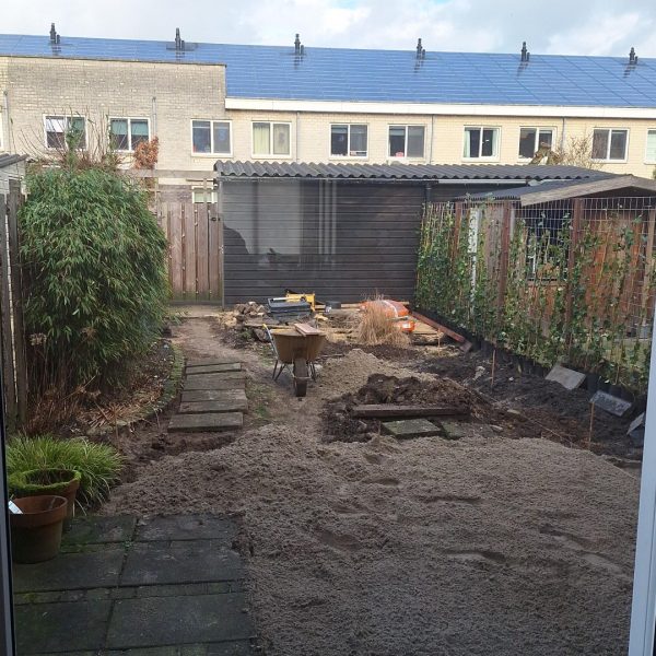 Tuin de leeg gemaakt is